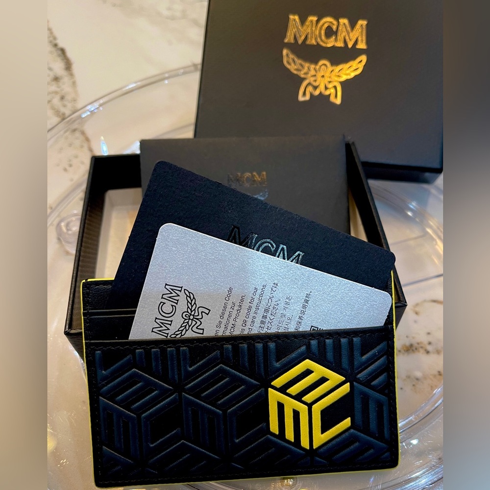 MCM Leather “Cubic” Credit Card Wallet/DoubleSidedSlots&top pouch-boxed/Dust Bag